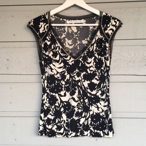 MAX STUDIO FLORAL VNECK TOP WITH MESH TRIM DETAIL CLASSIC STYLE BLACK/OFFWHITE